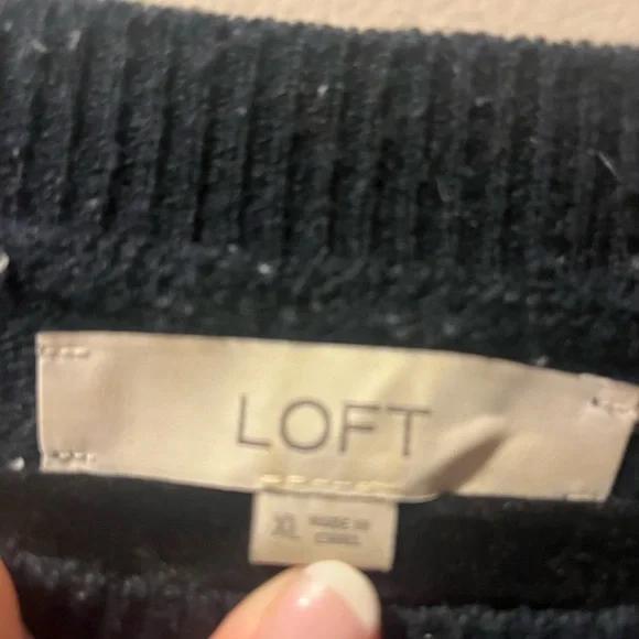 LOFT Blue and White llama ๐ฆ Crew Neck Sweater Casual Knit - XL - Picture 3 of 5